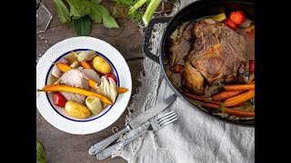 Cosciotto di agnello arrosto con verdure al forno [upl. by Nohtanoj]