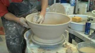 陶芸ろくろ throwing a large ceramic bowl on the pottery wheel quot茶碗 ろくろ [upl. by Enyamrahs]