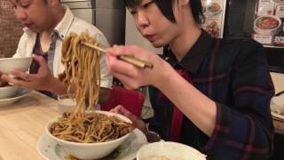 大食い→肉汁麺ススム レベルMAX食べた。with自由人さん Eating roast pork ramen and rice [upl. by Lanfri]