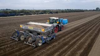 Planting Potatoes w Fendt 824 [upl. by Laing]