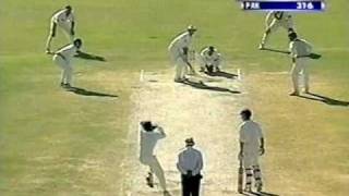 Graham Thorpe 79 v Pakistan Faisalabad NovDec 2000 [upl. by Nashoma781]