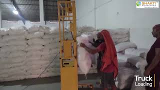 TruckLoadingMachine BAGLIFTINGMACHINE2 SHAKTICONVEYORS PUNE 7558246421 [upl. by Gusella]