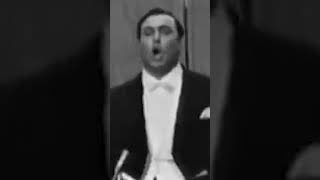 Young LUCIANO PAVAROTTI at 29 years old singing quotChe gelida maninaquot  LA BOHEME  G Puccini [upl. by Aneris250]