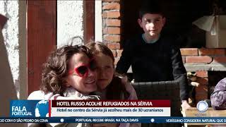 Hotel russo acolhe refugiados na Sérvia [upl. by Acirderf619]