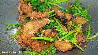 ปลาช่อนผัดขึ้นฉ่ายกรอบหอมอร่อยทำง่ายมากๆ Fish with Chinese Celery [upl. by Ahcsim]