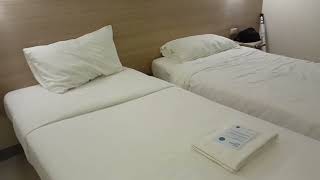 Where to Stay in Quezon City  Hop Inn Hotel with Parking  Cheap Quezon City Hotels [upl. by Cruce224]