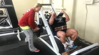 Tom Platz coaching me on hack squats with isotension [upl. by Seek112]