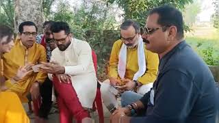 ये क्या देख रहे है मोबाइल में Khesari Lal Yadav Akansha Puri के साथ में देखिए [upl. by Arlo833]