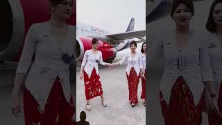 Pramugari2 Cantik Batik Air Indonesia Berpose Bersama di Samping Pesawat reactionvideo [upl. by Nehgam]