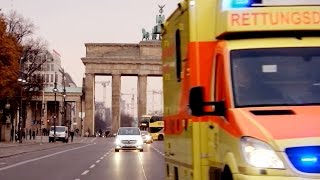 Ausbildung der Notfallsanitäter in Berlin  Bundeswehr [upl. by Yssim]