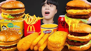 ASMR MUKBANG 직접 만든 치즈 햄버거 치즈스틱 불닭볶음면 핫도그 먹방 amp 레시피 FIRE NOODLES AND BURGER EATING SOUND [upl. by Crescentia84]