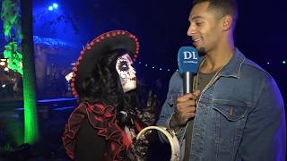 De straat op met Jay  Halloween Night in Toverland [upl. by Eitac]