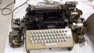 Teletype 33 ASR Part 1 Restoration Begins [upl. by Aihseyt88]