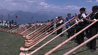 100 der besten der Welt beim AlphornFestival von Nendaz in der Schweiz [upl. by Bogart]