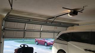 garage door opening and closing Motor vibrates [upl. by Shaum]