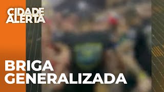 Bombeiros civis e militares se envolvem em briga em bloco de carnaval [upl. by Det458]