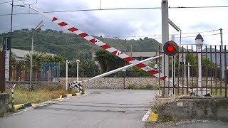 Spoorwegovergang Nocera Inferiore I  Railroad crossing  Passaggio a livello [upl. by Fritzsche354]