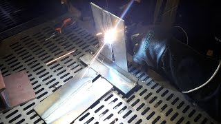 Schweißkurs 20 mm Vorführung MAG Metallaktivgasschweißen YouTube Video [upl. by Erleena421]