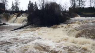 Heavy rains fuel the Deschutes Rivers power show [upl. by Leicam]