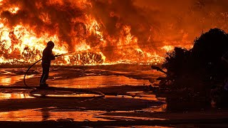 Incendio en planta de reciclaje Arganda del Rey [upl. by Kaela489]