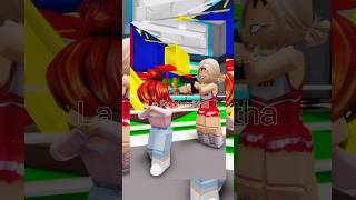 La cuidadora intenta hacerme daño😩shorts roblox [upl. by Kayley]