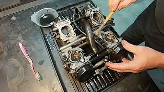 Episode 6 VFR750F RC362 Carbs outside Clean [upl. by Ahselef441]