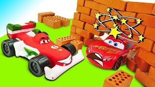 Corrida de carros na cidade de brinquedos Filme infantil com Relâmpago McQueen Cars [upl. by Bernj]