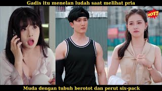 Indo Sub Gadis itu menelan ludah saat melihat pria muda dengan tubuh berotot dan perut sixpack [upl. by Cadell641]