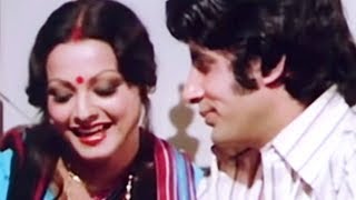 Amitabh Bachchan gives Rekha money  Do Anjaane  Bollywood Scene 731 [upl. by Bonaparte]