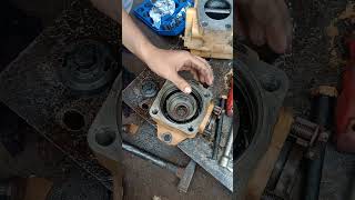 amazing Caterpillar hydraulic pump seal fitting shortvideo viralvideo mechanical [upl. by Ykcir]