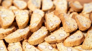 Cantuccini med mandler oppskrift [upl. by Nonnahsal557]