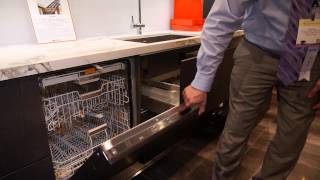 This HandleFree Kitchen Includes Mieles Knock2Open Dishwasher [upl. by Aneel]