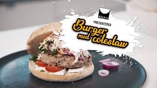 Hjemmelaget burger med coleslaw og bakt potet [upl. by Eerhs]