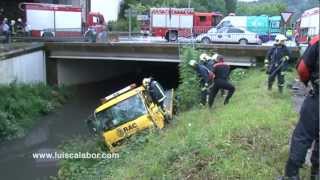 Rescate de gruista caido a rio [upl. by Nairda]