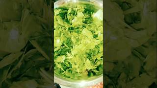 Aalu Palak ki sabji made in pressure cooker shhort videovirelvideo Alishakitchen [upl. by Enram]