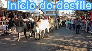 início do desfile dos carros de boi em TrindadeGO [upl. by Aihtenyc]