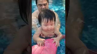 สุขจ๋าขาลุย ห่วงยาง กับ ตัวเปล่า แบบไหนดีน้า 😂🤣 baby funnybaby cute funnyclips happy [upl. by Aner]