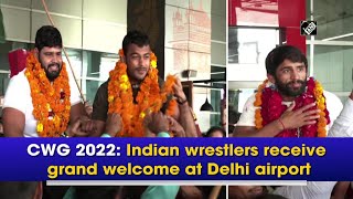 CWG 2022 Indian wrestlers receive grand welcome at Delhi airport [upl. by Bortz777]