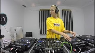 Breaks  Electronica  Techno  Viviana Casanova Live set 26102017 [upl. by Avehstab692]