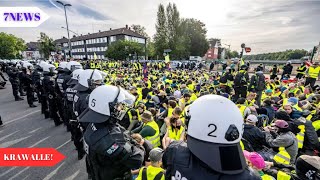 Proteste zum AfD Parteitag in Essen Vermummte greifen Polizisten an [upl. by Noskcaj]