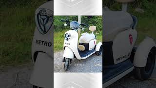 A closeup view of Metro A7 triwheel electric scooter electricvehicle ebike yadea [upl. by Bertha]