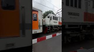 Rangkaian KA Airlangga melewati di PJL 39 Stasiun Kramat kai121 airlangga indonesia railfans [upl. by Bollay297]