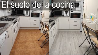 Cambiar el suelo de la cocina con tarima de vinilo Bricocrack [upl. by Anahsed]