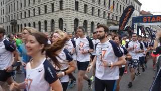 39 SportScheck Stadtlauf München 2017 Start Halbmarathon 2 Gruppe [upl. by Coucher]