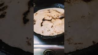 Jawari ki roti dalne me bohot hi maza hai aur khane me bhi tahseenworld4141 cooking roti jawari [upl. by Ddarb407]