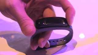 MWC 2014  Huawei TalkBand B1 une oreillette dans un bracelet [upl. by Loredana]