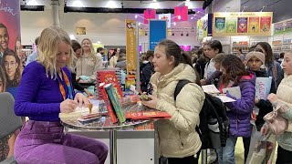 Le Salon international du livre de Québec accueille plus de 1300 auteurs [upl. by Rehpotsyrhc]