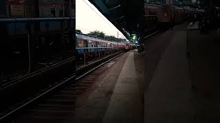 Gorakhpur Super fast Express arrival Itarsi junction  Gorakhpur Super Fast Express arrival Itarsi [upl. by Lah]