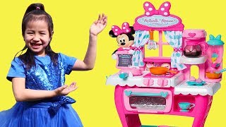 Jannie Pretend Play Cooking with Minnie Mouse Kitchen Toy amp Play Foods [upl. by Atteuqaj]