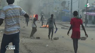 Le Sénégal seratil le prochain pays africain a vivre un putsch   reportage cdanslair 30082023 [upl. by Oirramaj]